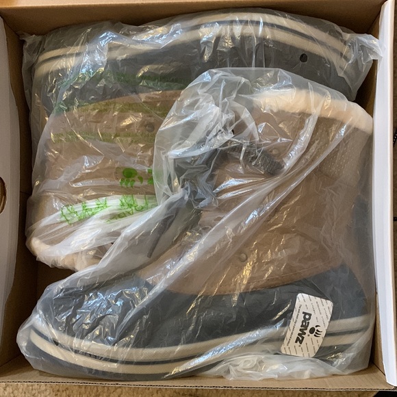 PAWZ. NWOT. GINNIE, Faux Leather Winter Duck Boots. Wool Blend Lining. C… - Picture 9 of 9